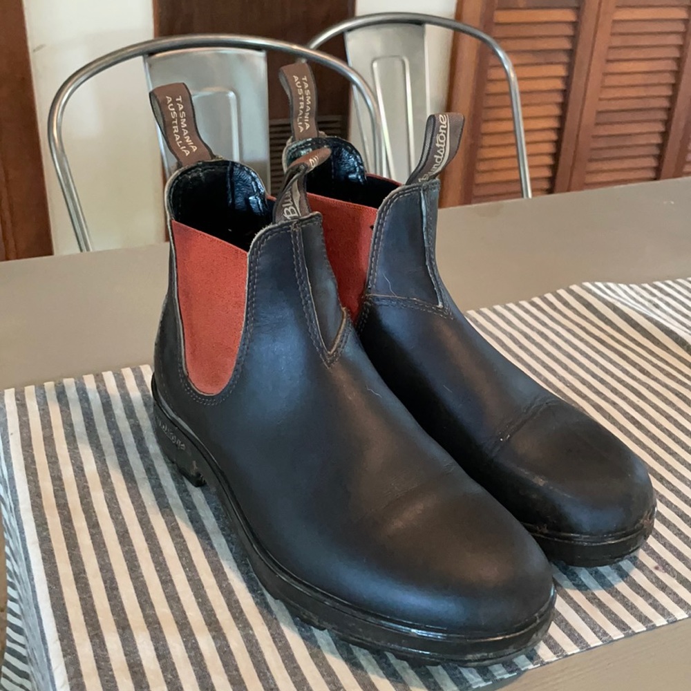 Women’s Blundstone boots size 9.5